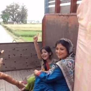 Reena Kapoor Instagram - Came across this #bts video shot by @odiekhan (Ayub). Sweet memories of that wonderful show ☺️