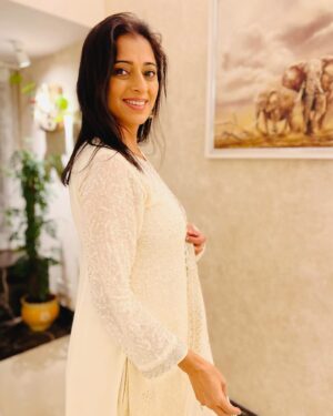 Reena Kapoor Instagram - What is your favourite colour? Mine is very obvious😊