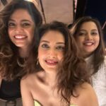 Reena Aggarwal Instagram - Lastnight At the launch of Fame Garden & Prive By Fame at @thebeatlehotel !! Thankyouuuuu @vahbz for having us and giving us a good time always! And @priyaaraina @themohitpathak @nidhiuttam what a goofy night….You know what i mean 😜 Was happy to finally bump into you dost @sachinshroff1 🫶 and also it was pleasure meeting you sir 🙏@nasirrkhanofficial . . . . . . . . . . . . #aboutlastnight #friday #friends #food #music #glamsquad #fashion #artists #ootd #ootdfashion #style #❤