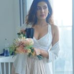 Reena Aggarwal Instagram - Perfect location,perfect weather,perfect chai🤌🏻 Oye hoye haaye haaye ….👀 #iykyk 😜 📸: @pixelpassionfotography . . . . . . . . . . . . . . . . . . . . . . . . . #mondaymood #photoshoot #portraitphotography #shootmode #shootlife #portrait #whiteshirt #casualstyle #ootd #ootdfashion #style #styleinspiration #fashion #minimal #setlife #portraits #photography #shoot #artwork #artphotography