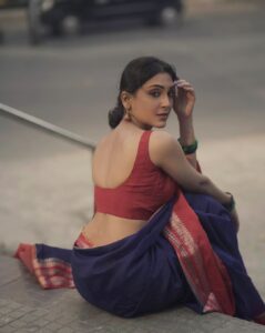 Reena Aggarwal Instagram - सारे दिन की थकावट दूर हो जाती है , जब रात को तुमसे बात हो जाती है! 🌼♥️ #explore #explorar #exploremore #saree #sareelove #sareelovers #sareeindia #trending