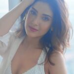 Reena Aggarwal Instagram - Perfect location,perfect weather,perfect chai🤌🏻 Oye hoye haaye haaye ….👀 #iykyk 😜 📸: @pixelpassionfotography . . . . . . . . . . . . . . . . . . . . . . . . . #mondaymood #photoshoot #portraitphotography #shootmode #shootlife #portrait #whiteshirt #casualstyle #ootd #ootdfashion #style #styleinspiration #fashion #minimal #setlife #portraits #photography #shoot #artwork #artphotography