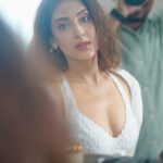Reena Aggarwal Instagram - Perfect location,perfect weather,perfect chai🤌🏻 Oye hoye haaye haaye ….👀 #iykyk 😜 📸: @pixelpassionfotography . . . . . . . . . . . . . . . . . . . . . . . . . #mondaymood #photoshoot #portraitphotography #shootmode #shootlife #portrait #whiteshirt #casualstyle #ootd #ootdfashion #style #styleinspiration #fashion #minimal #setlife #portraits #photography #shoot #artwork #artphotography