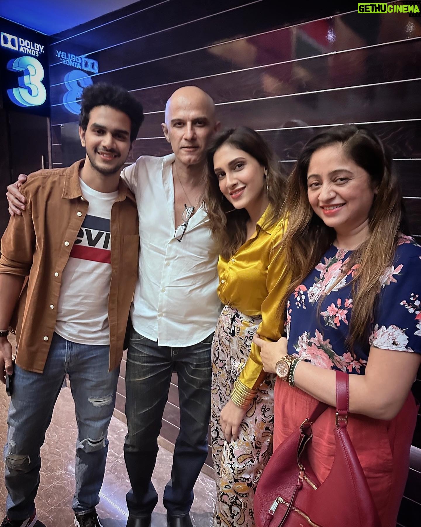 Reena Aggarwal Instagram - What a brilliant piece of work “Veer Savarkar”turned out to be 🫡 so happy that I met some amazing ppl lastnight. @rajeshkhera1 you nailed it as Mahatma Gandhi.. I think this is your best performance by far. I’m sure it must have been super challenging to get into the skin of a real character that too with such heavy duty transformations, you make us proud. @renukapillai_official count me as one of your fans now I mean the way you have transformed these boys into their characters.. it’s flawless. Kudos to the sweetest film writer I met lastnight @utkarshnaithani for your research and bringing this well deserved story to life. @randeephooda what can I say about him this man has outdone himself yet again. I’m still in awe of his performance. How can someone just leave audiences speechless with their work each and everytime!! And itna handsome lagna allowed hota hai kya☺️ Probably the most good looking and talented director we have now!! Y’all seem to be a great team together and I really wish each one of you all the abundance and love ❤️ Cheers to meaningful cinema! 👍 #savarkar #screening #lastnight