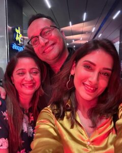 Reena Aggarwal Instagram - What a brilliant piece of work “Veer Savarkar”turned out to be 🫡 so happy that I met some amazing ppl lastnight. @rajeshkhera1 you nailed it as Mahatma Gandhi.. I think this is your best performance by far. I’m sure it must have been super challenging to get into the skin of a real character that too with such heavy duty transformations, you make us proud. @renukapillai_official count me as one of your fans now I mean the way you have transformed these boys into their characters.. it’s flawless. Kudos to the sweetest film writer I met lastnight @utkarshnaithani for your research and bringing this well deserved story to life. @randeephooda what can I say about him this man has outdone himself yet again. I’m still in awe of his performance. How can someone just leave audiences speechless with their work each and everytime!! And itna handsome lagna allowed hota hai kya☺️ Probably the most good looking and talented director we have now!! Y’all seem to be a great team together and I really wish each one of you all the abundance and love ❤️ Cheers to meaningful cinema! 👍 #savarkar #screening #lastnight