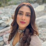 Reena Aggarwal Instagram - Chamba will be out tomorrow! Please give all your love to our song.. it’s gonna be all yours now🤍 . . . . . . . . . . . . #musicvideo #music #newsong #chamba #himachal #folk #lovesong #newwork #musiclover #himachalisong #comingsoon #musicreels #reels #newrelease #song #memories #throwback #tbt #throwbackthursday #♥️ #newwork #shootdiaries