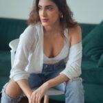 Reena Aggarwal Instagram – Wussup you emotionally unavailable people 🫵🏻how’s your week going 💬🤍
📸: @pixelpassionfotography
.
.
.
.
.
.
.
.
.
.
.
.
.
.
.
.
.
.
.
.
.
.
.
.
.
.
.
#portraitphotography #photoshoot #portrait #whiteshirt #denim #casualstyle #ootd #ootdfashion #style #styleinspiration #fashion #minimal #stylediaries #portraits #photography #shoot
