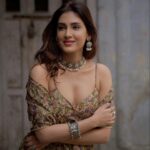 Reena Aggarwal Instagram – Serving looks 📸 Swipe to see my most favourite looks from @labeltanva #throwbackthursday .
.
.
.
.
.
.
.
.
.
.
.
.
.
.
.
.
.
.
.
#lehenga #saree #styleinspiration #ethnicwear #lehengalove #ethnicstyle #jewellery #fashionstyle #ootdfashion #ethnic #makeuptransformation #fashion