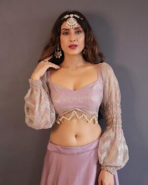Reena Aggarwal Instagram - Serving looks 📸 Swipe to see my most favourite looks from @labeltanva #throwbackthursday .
.
.
.
.
.
.
.
.
.
.
.
.
.
.
.
.
.
.
.

#lehenga #saree  #styleinspiration #ethnicwear #lehengalove #ethnicstyle #jewellery #fashionstyle #ootdfashion #ethnic #makeuptransformation #fashion