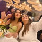 Reena Aggarwal Instagram - Lastnight At the launch of Fame Garden & Prive By Fame at @thebeatlehotel !! Thankyouuuuu @vahbz for having us and giving us a good time always! And @priyaaraina @themohitpathak @nidhiuttam what a goofy night….You know what i mean 😜 Was happy to finally bump into you dost @sachinshroff1 🫶 and also it was pleasure meeting you sir 🙏@nasirrkhanofficial . . . . . . . . . . . . #aboutlastnight #friday #friends #food #music #glamsquad #fashion #artists #ootd #ootdfashion #style #❤