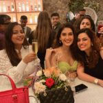 Reena Aggarwal Instagram - Lastnight At the launch of Fame Garden & Prive By Fame at @thebeatlehotel !! Thankyouuuuu @vahbz for having us and giving us a good time always! And @priyaaraina @themohitpathak @nidhiuttam what a goofy night….You know what i mean 😜 Was happy to finally bump into you dost @sachinshroff1 🫶 and also it was pleasure meeting you sir 🙏@nasirrkhanofficial . . . . . . . . . . . . #aboutlastnight #friday #friends #food #music #glamsquad #fashion #artists #ootd #ootdfashion #style #❤