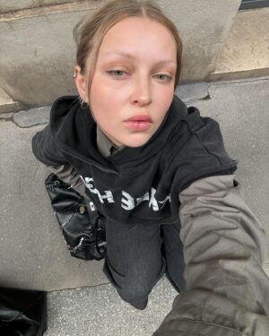 Regina Anikiy Instagram - Selfie time 🙂‍↕️🙂‍↕️🙂‍↕️