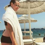 Regina Burd Instagram – Sardinia💙🐚#глазамимужа
