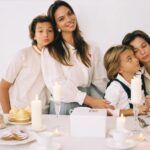 Regina Burd Instagram – Любовь долготерпит, милосердствует, любовь не завидует, любовь не превозносится, не гордится, не бесчинствует, не ищет своего, не раздражается, не мыслит зла, не радуется неправде, а сорадуется истине;  все покрывает, всему верит, всего надеется, все переносит. Любовь никогда не перестает, хотя и пророчества прекратятся, и языки умолкнут, и знание упразднится.  Пусть будет любовь в каждом 🤍🌿