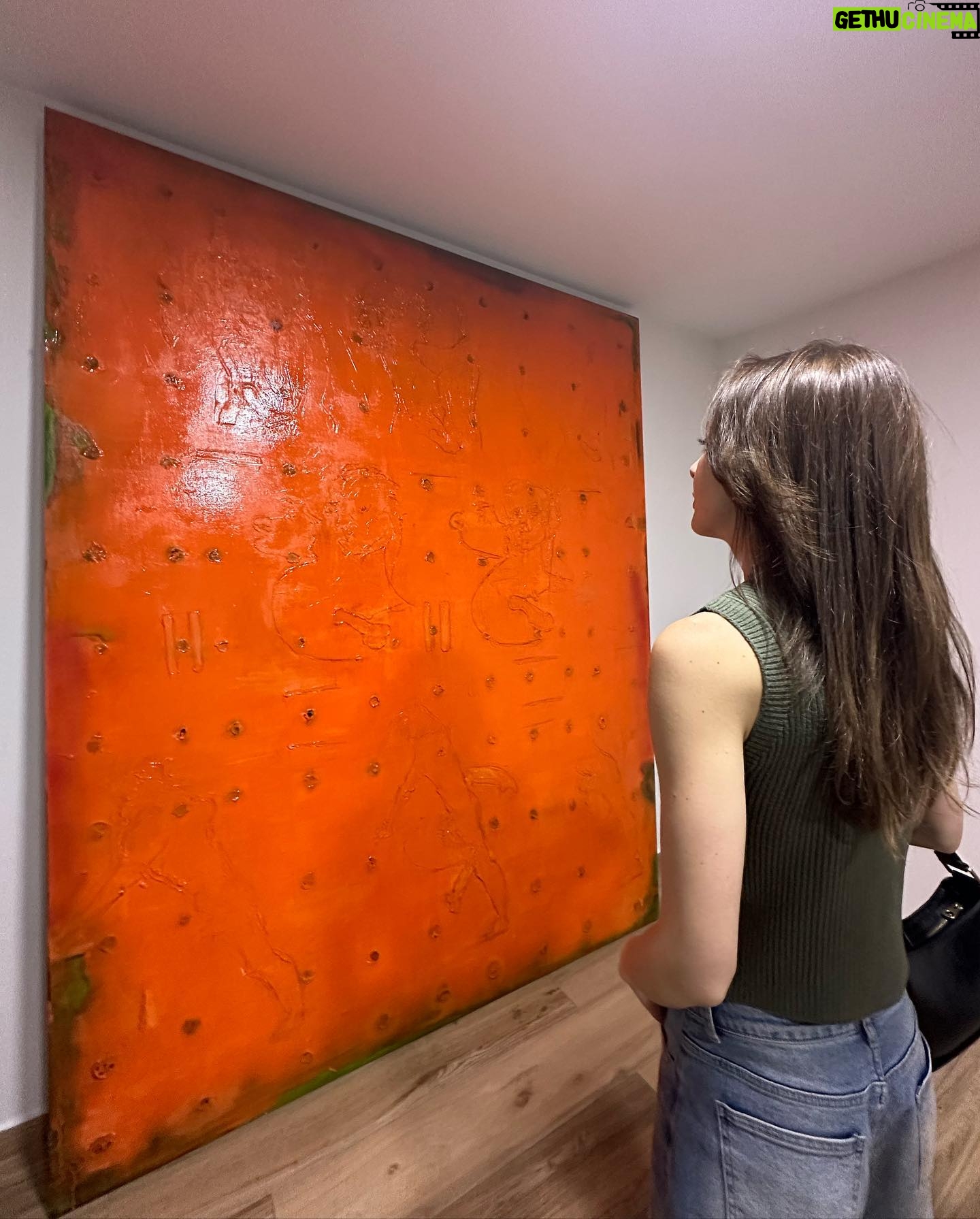 Regina Pav贸n Instagram - El amor es igual de confuso que el naranja 馃А
