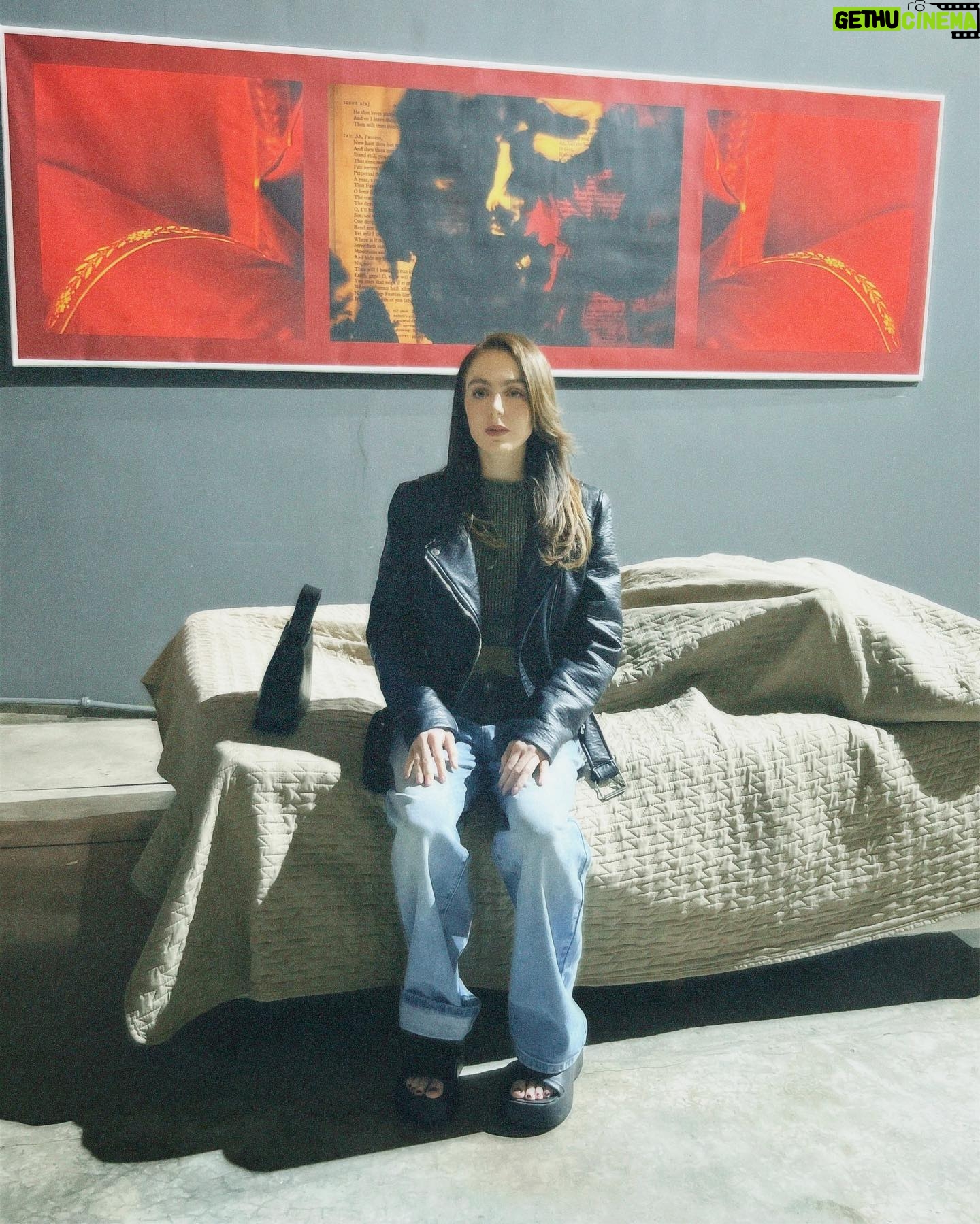 Regina Pav贸n Instagram - El amor es igual de confuso que el naranja 馃А