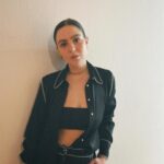 Regina Pavón Instagram – 🐛✨✨

Total look: @verodiazmx 
Anillos: @elisheva.and.constance 
by @steponfashion