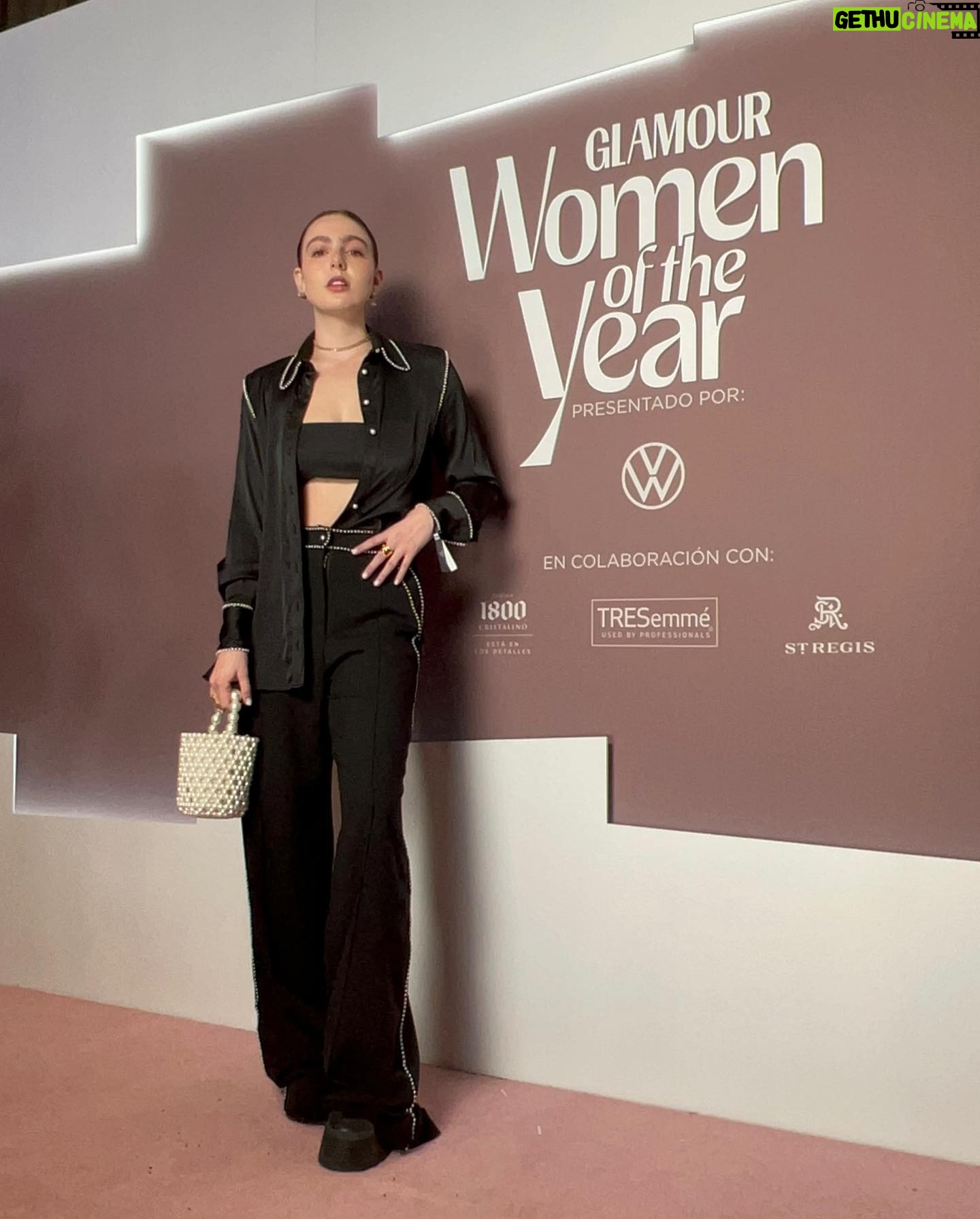 Regina Pavón Instagram - WOTY 2023 @glamourmexico 🦋 Gracias @itsfarahslim por este espacio amoroso para celebrarnos, compartir y expresarnos. Fue un honor haber formado parte de esta edición.✨ Total look @verodiazmx Showroom: @steponfashion Makup & hair by me :)