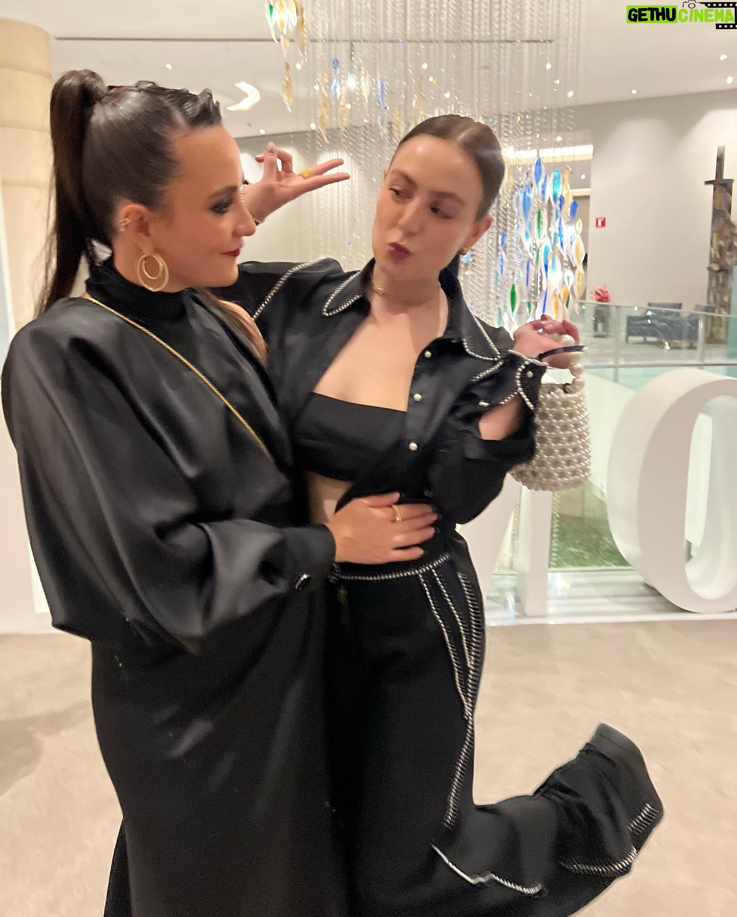 Regina Pavón Instagram - WOTY 2023 @glamourmexico 🦋 Gracias @itsfarahslim por este espacio amoroso para celebrarnos, compartir y expresarnos. Fue un honor haber formado parte de esta edición.✨ Total look @verodiazmx Showroom: @steponfashion Makup & hair by me :)