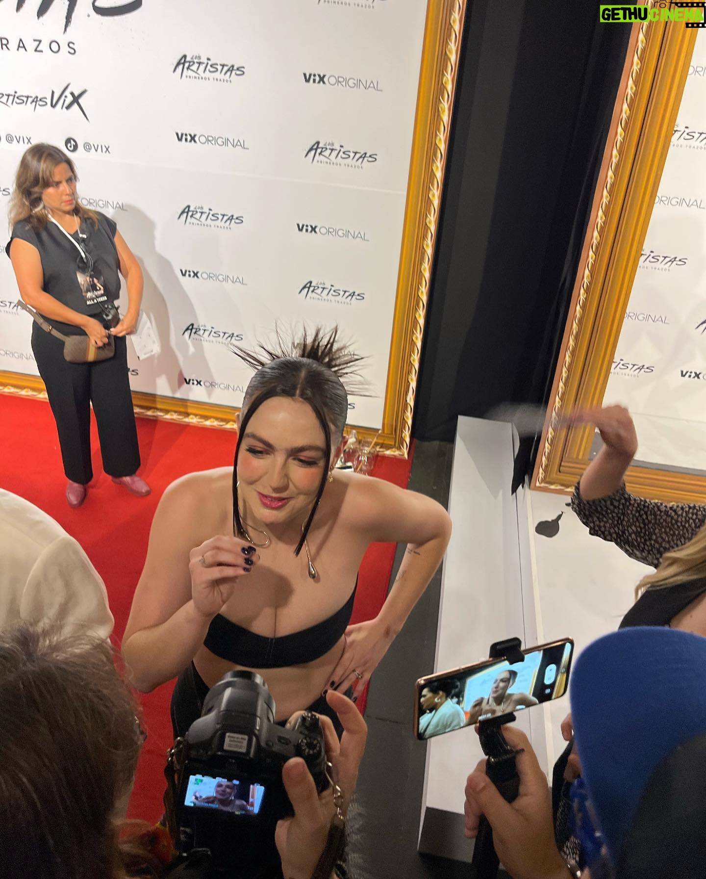 Regina Pavón Instagram - Avant premier LOS ARTISTAS: Primeros trazos. 🎨🧑🎨 🎭 #LosArtistasVIX @vixoriginals @vix