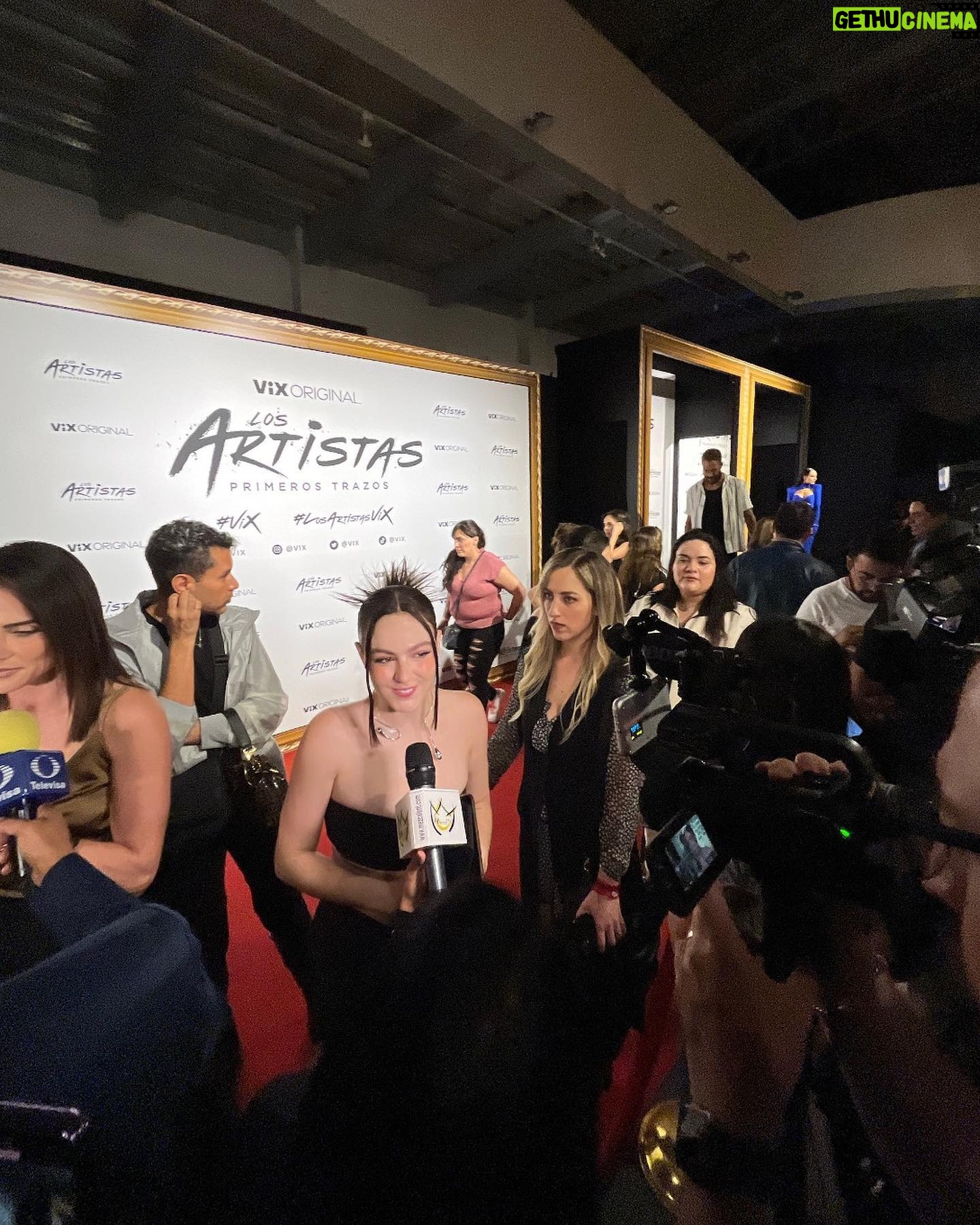Regina Pavón Instagram - Avant premier LOS ARTISTAS: Primeros trazos. 🎨🧑🎨 🎭 #LosArtistasVIX @vixoriginals @vix