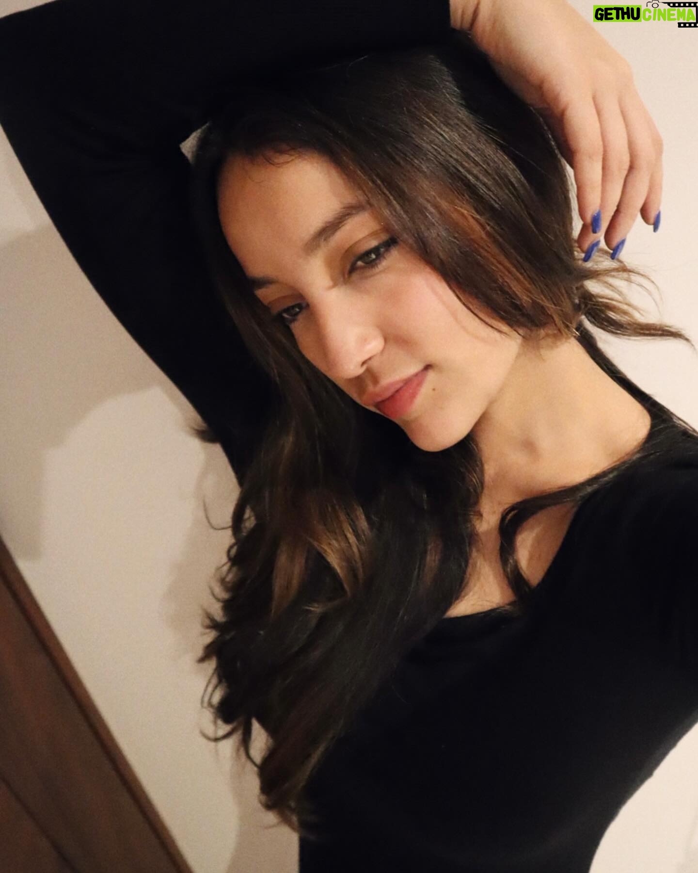 Regina Reynoso - 8K Likes - 🖤