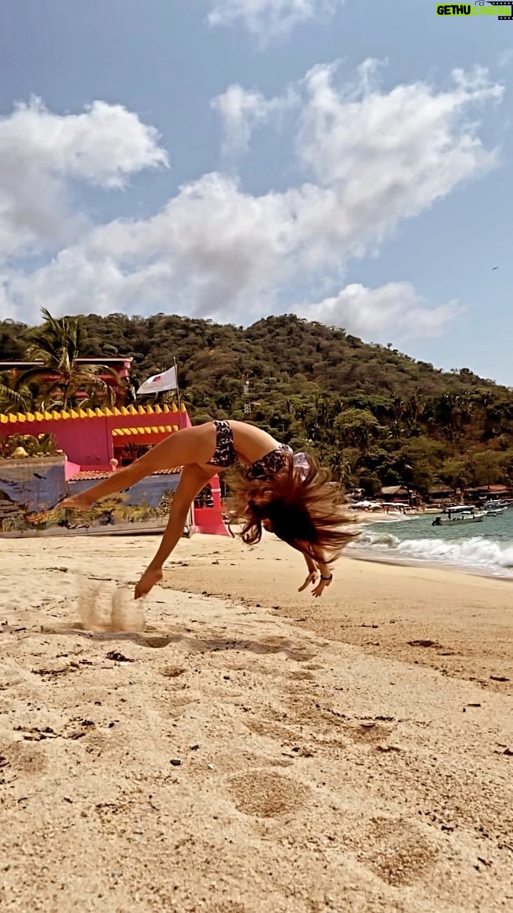Regina Reynoso - 18.4K Likes - 🤍🤍 happinnesss is a choice 🤍🤍 #reels #gymnastics 🤸♀️