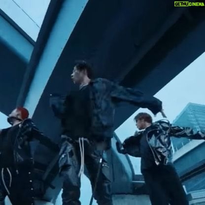 ReiNa - 27.2K Likes - Mainstream - @befirst__official 🏁🏴☠️🏙️
ついにMV解禁😭😭😭
ずっと皆さんにお見せしたかったMVがついに解禁しました🎉😭✨
今回はメンバーSOTAと共作で振付を作らせて頂きました🔥制作中から本当に楽しくて、ワクワクが止まらない状態で🔥
@befirst__official の皆んな、 @skyhidaka さん、そしてこのMVを作成してくださった撮影チームの皆様、関わって下さった全ての皆様本当にありがとうございました😭🙏🏼
メンバーのこだわりが詰まりまくった、本当に本当にやばい作品になっています🇯🇵🌐MV是非見てください✨🔥
#BEFIRST
#BF_Mainstream
#東京から直下でZoomZoomZoom
#BMSG
#ReiNaChoreography