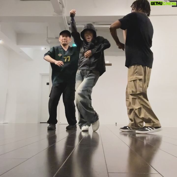 ReiNa - 9.2K Likes - Freestyle Session🥹🔥🙏
恐縮ながら#Hotspot 練習会に参加させて頂きました🥹😭
めちゃくちゃ勉強になった2時間、刺激でしかなかった✨
誘って頂いた @boogalookite さん(次回はかいとさんのダンスも見たいです🤣)、 @kentojapanese2 さん、 @boo_shimada さん、First meetingの @jk_j_3 ありがとうございました🙏✨
ダンス楽しいーー!!!😍😍😍