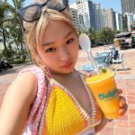 ReiNa Instagram - 🫶🌴☀️