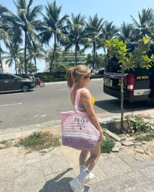 ReiNa Instagram - 🫶🌴☀️