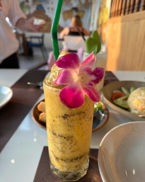 ReiNa Instagram - 🫶🌴☀️