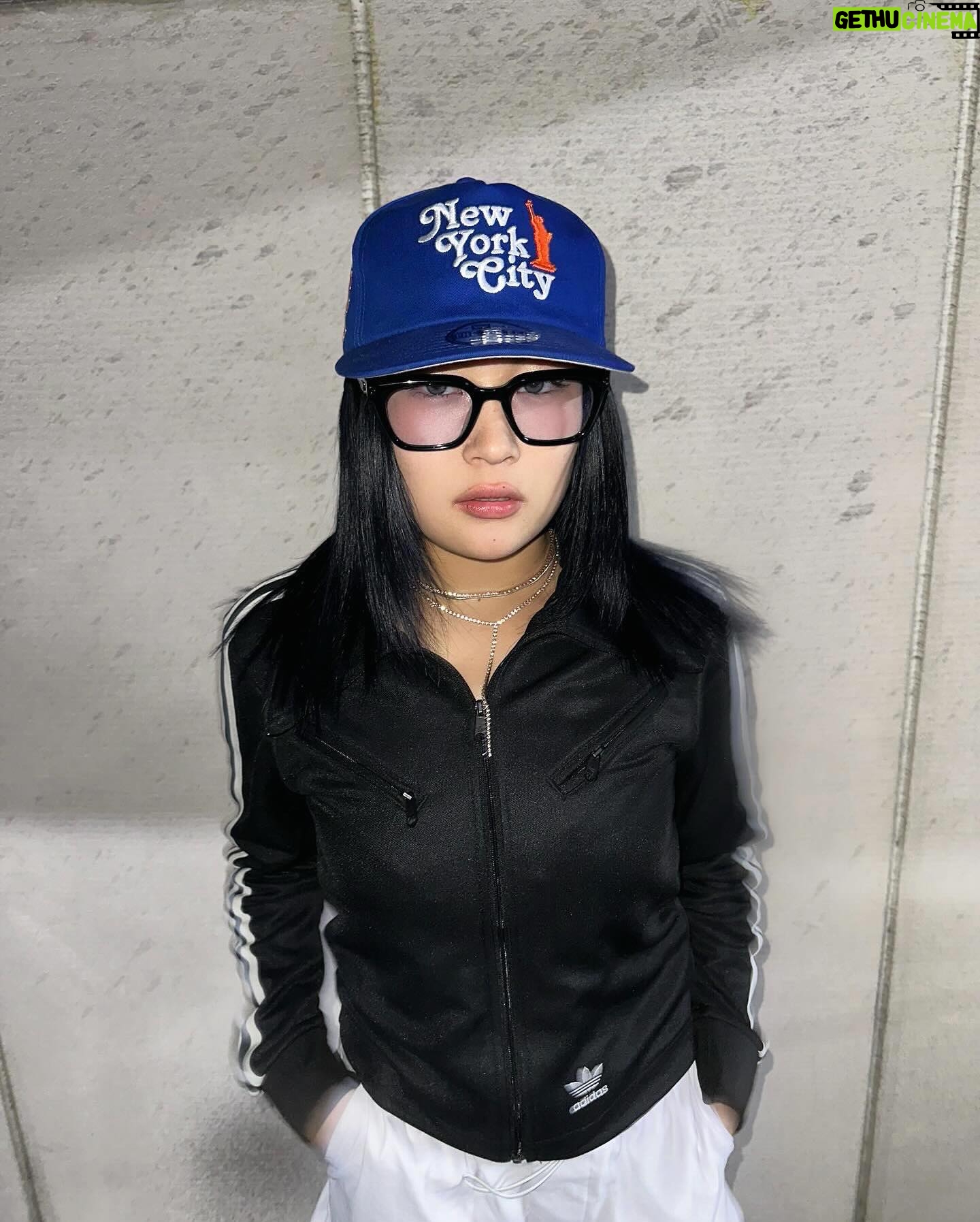 ReiNa Instagram - Black hair come back!!🖤💙 💇@shokisuzuki