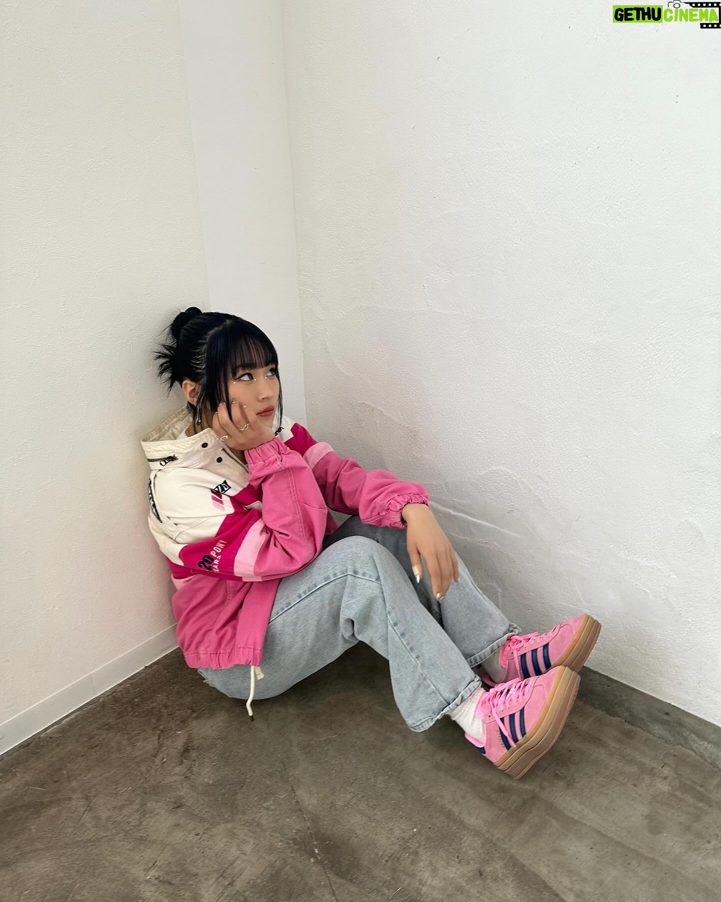 ReiNa Instagram - styled by me🦄 with my new kicks👟💖 #gazelle