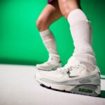ReiNa Instagram – ・
 𝗡𝗜𝗞𝗘 𝗗𝗔𝗡𝗖𝗘 𝗣𝗔𝗖𝗞 𝗖𝗢𝗟𝗟𝗘𝗖𝗧𝗜𝗢𝗡

NIKEからダンサーのために作られた 
DANCE PACK COLLECTIONが発売🤍🤍

NIKE SPORTSWEARよりDANCEとY2Kをテーマにした本作は、サイバーから連想されるホワイトとクロームカラーを落とし込みました。

デュブレやチャームはドリップした金属をイメージ。変化し続けるNIKEのDNAと2000年代 DANCEをイメージしたエッジの効いたスタイルをスタイリッシュにミックス。

ぜひDANCE PACKを履いて自分の好きなスタイルをSNSやコミュニティで発信してね🪩✨

本コレクションのビジュアルモデルを務めたダンサー・振付師であるReiNaの着用LOOKをatmos pink HPにて公開中💭
ぜひチェックしてね❣️

HP: https://www.atmos-pink.com/lp/nike-cyber-drip-collection

#nike #ナイキ #nikedancepack #ナイキダンスパック #dancerfashion #dancecode #reina #atmospink #アトモスピンク #atmospinkdance #アトモスピンクダンス #atmospinkdanceacademy