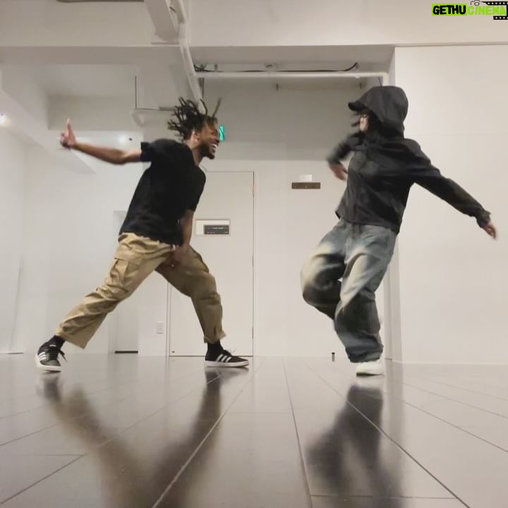 ReiNa - 9.2K Likes - Freestyle Session🥹🔥🙏
恐縮ながら#Hotspot 練習会に参加させて頂きました🥹😭
めちゃくちゃ勉強になった2時間、刺激でしかなかった✨
誘って頂いた @boogalookite さん(次回はかいとさんのダンスも見たいです🤣)、 @kentojapanese2 さん、 @boo_shimada さん、First meetingの @jk_j_3 ありがとうございました🙏✨
ダンス楽しいーー!!!😍😍😍