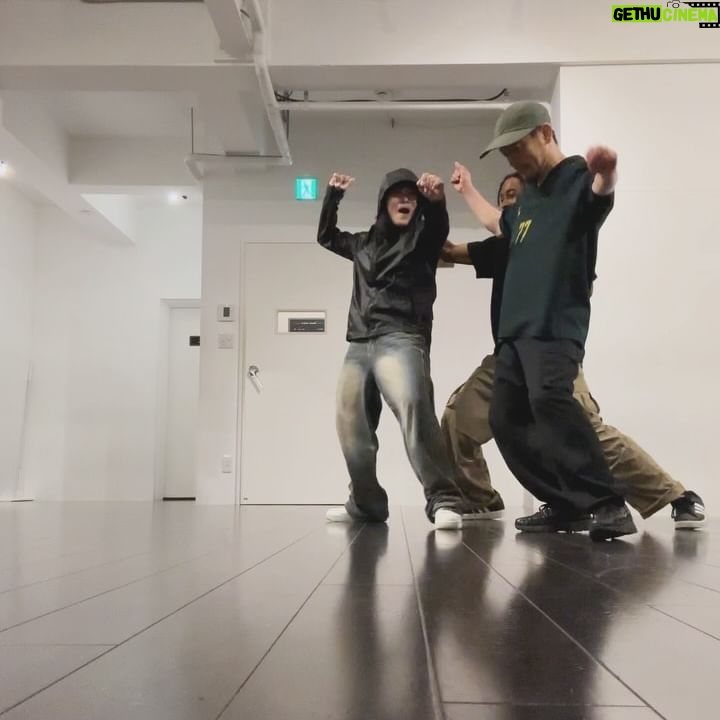 ReiNa - 9.2K Likes - Freestyle Session🥹🔥🙏
恐縮ながら#Hotspot 練習会に参加させて頂きました🥹😭
めちゃくちゃ勉強になった2時間、刺激でしかなかった✨
誘って頂いた @boogalookite さん(次回はかいとさんのダンスも見たいです🤣)、 @kentojapanese2 さん、 @boo_shimada さん、First meetingの @jk_j_3 ありがとうございました🙏✨
ダンス楽しいーー!!!😍😍😍