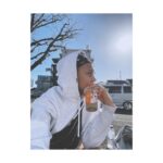 Reign Edwards Instagram – I hope this new year brings you peace…✨🤍