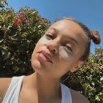 Reign Edwards Instagram - Space buns and some sun ☀️. Oh yeah some skin care too😍✨. (And you best believe i got sunscreen on protect yo skin bb’s‼️)