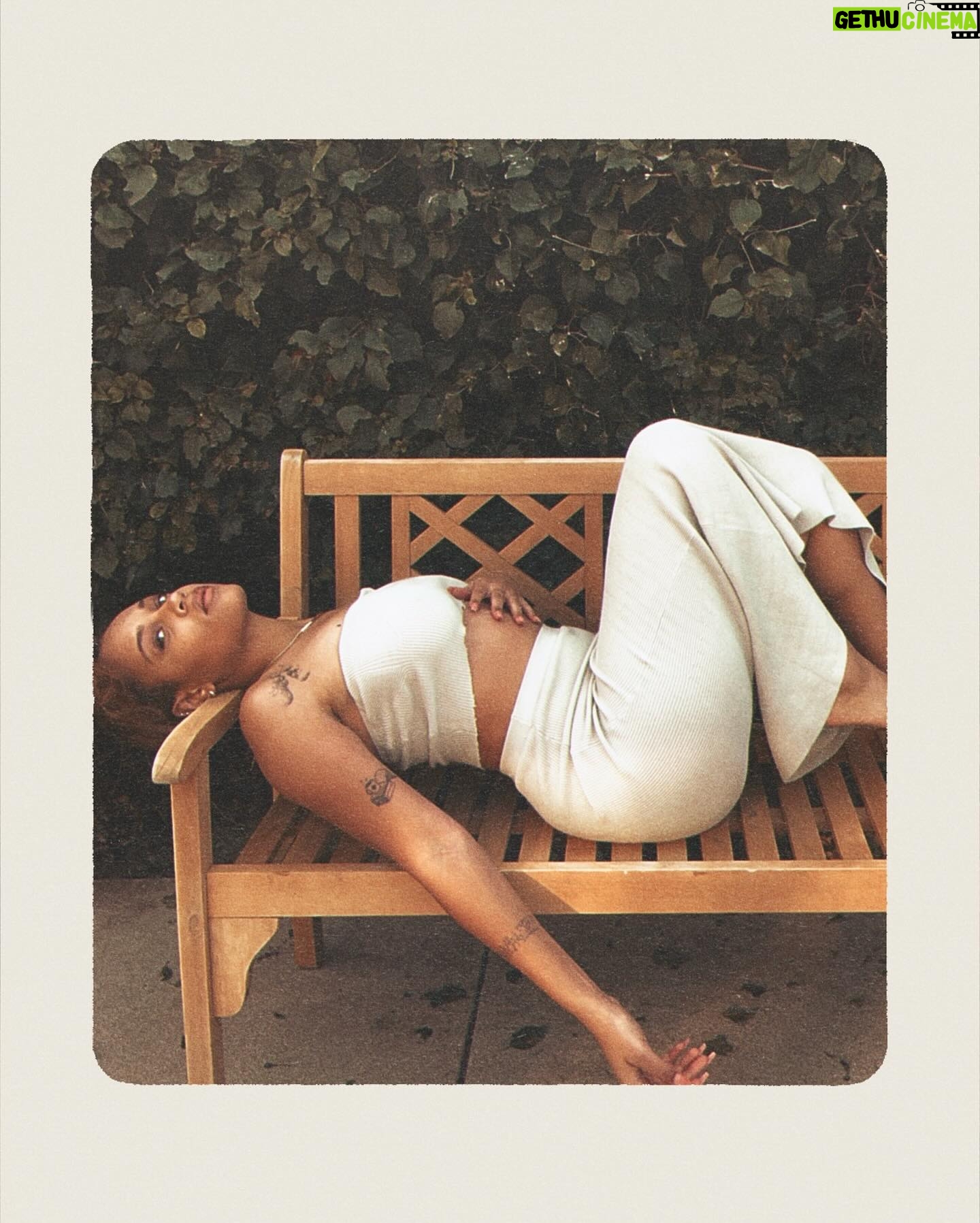 Reign Edwards - 8.5K Likes - “You deserve to be loved and chosen. Not almost loved or almost chosen.”✨💛
#happyfriday