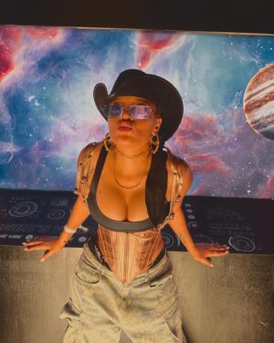 Reign Edwards Instagram - COACHELLAAAA w @celsiusofficial x @cldstyle at the Celsius Cosmic Desert Event🪐✨🔥. Thank you for having me✨✨. And yall already knoooow @hellotoshiko styled me😍 

#Coachella
#coachellastyle