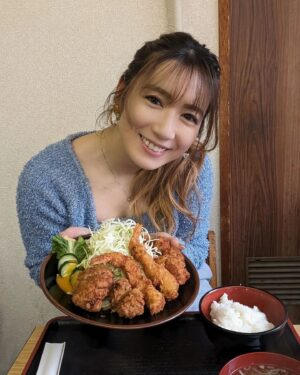 Reika Saiki Instagram - i love fried food🤤🍤🍚🙏💓✨