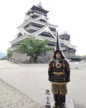 Reika Saiki Instagram - ふいに写真アルバムに、以前熊本城に行ったときの写真が出てきた！
これまで数々の顔ハメパネルをやったことあるけど、これほどまでに綺麗にハマっているのは他にないかもしれない。