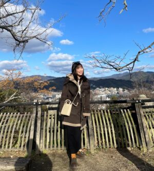 Reika Oozeki Instagram - .
2024年まだ投稿してなかった‼️
みんな今年もよろしくねっ
年末年始は毎年恒例となった家族旅行で
四国に行って来たよー！

香川の金刀比羅神社とうどん→高知城と桂浜
→愛媛の松山城と道後温泉→しまなみ海道
こんな感じで回ったけど四国最高🌱
2泊3日だったから全ては回れなかったけど
海鮮美味いし景色は良いし温泉も良いし
大満足の旅行だった！！

また行きたいなぁ。
んでまだ載せたい写真もある😂
とりま坂本龍馬かっこ良すぎた。
歴史オタク兄貴も歓喜してましたとさ。
#家族旅行#四国