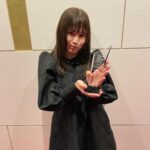 Reika Oozeki Instagram - . あのーまさかまさかの話でして… 皆さん観てくれた方もいるかもだけど、 この前TikTokでショートドラマを 撮ってみましてね、その動画がTikTokの ショードラアワード2024に 出演者賞でノミネートされまして、 そしてそしてまさかの 出演者賞を受賞いたしました🏆😂 いやまじでびっくりした笑 ノミネートの時点でびっくりだったのだけど、 昨日の授賞式お邪魔して、名前呼ばれた瞬間 マネージャーさんと「ええっ⁉️⁉️」って 一緒に叫んだくらいwwww そのあとのスピーチもびっくりしてて おどおどしちゃってインキャ出ちゃった💦 いやーびっくりしたーー笑 し、嬉しいのとありがたみと、、 ありがとうございますー！イェーーーーイ！ 約10年前にvineという超絶ショート動画で バズった女がまた別のショート動画コンテンツで こうしてショートドラマを撮らせていただき そして賞まで受賞させていただき、 なんだかおもろい人生でございやす🌱 この経験を活かしてこれからの俳優業でも おもろいことしていきたいなぁー！ がんばろーっと。 そしてこのショートドラマをやろうと 言ってくださったマネージャーさん、 一緒に作り上げてくださったスタッフの皆さん、 ほんとにありがとうございます、らぶ💖