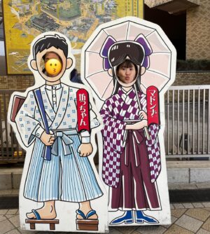 Reika Oozeki Instagram - .
2024年まだ投稿してなかった‼️
みんな今年もよろしくねっ
年末年始は毎年恒例となった家族旅行で
四国に行って来たよー！

香川の金刀比羅神社とうどん→高知城と桂浜
→愛媛の松山城と道後温泉→しまなみ海道
こんな感じで回ったけど四国最高🌱
2泊3日だったから全ては回れなかったけど
海鮮美味いし景色は良いし温泉も良いし
大満足の旅行だった！！

また行きたいなぁ。
んでまだ載せたい写真もある😂
とりま坂本龍馬かっこ良すぎた。
歴史オタク兄貴も歓喜してましたとさ。
#家族旅行#四国