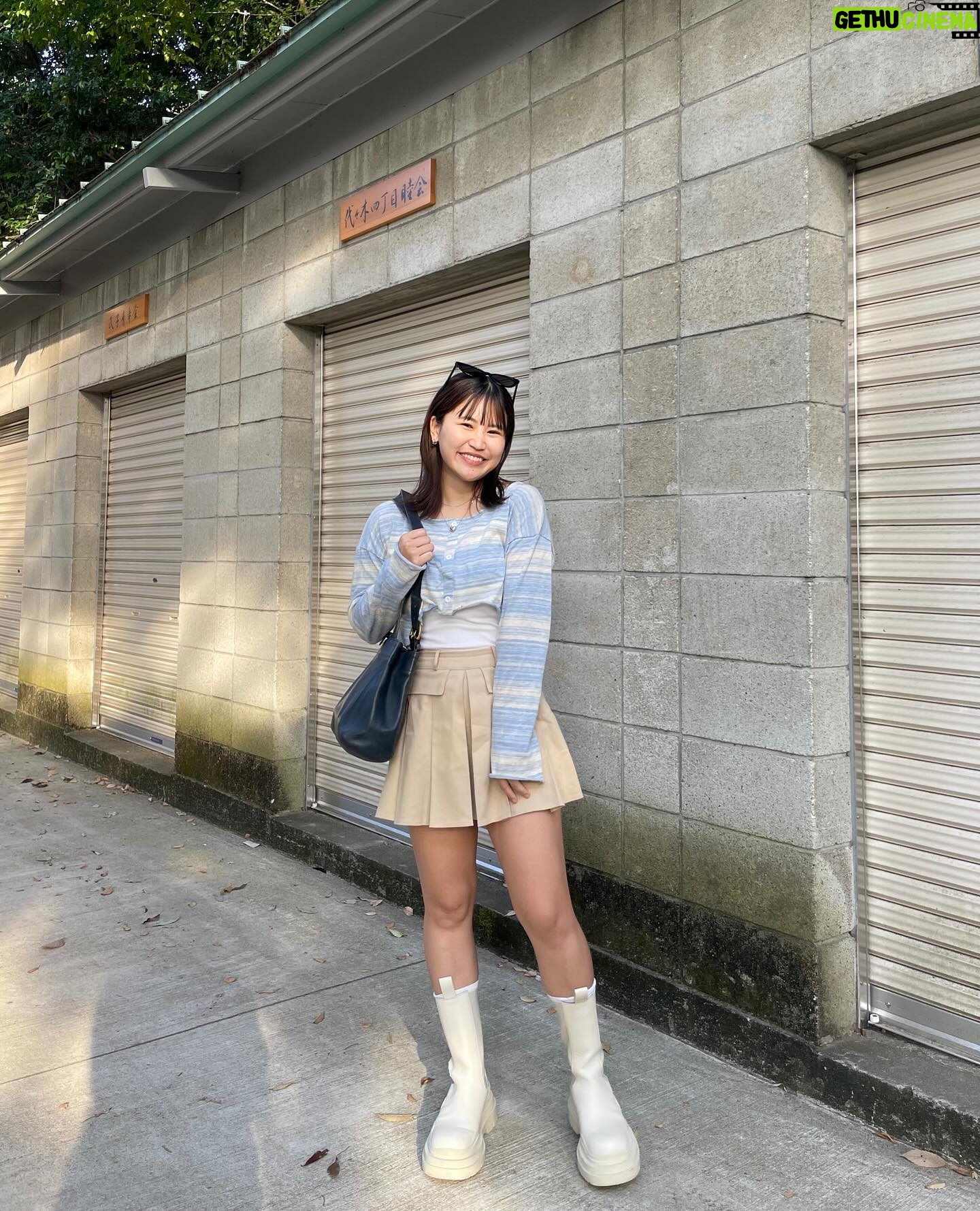 Reika Oozeki Instagram - . 盛れたくね⁉️⁉️ こういう服装も好きです‼️ あと昔から神社巡りも好きです‼️💫 あと広島の古着屋で巡り合った、 オールドコーチのバッグもオキニです💖 #私服