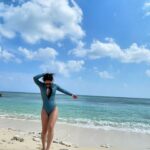 Reika Oozeki Instagram - . 完全に夏のヲンナ☀️🍑 泳ぎ終わりのビーチル幸。 宮古島の海はほんとに綺麗！！ おnewのロンスプおろしてアゲでした。 今回の宮古島は毎日潜ってて、 毎日が幸せに満ち溢れてたよ🌱 #宮古島