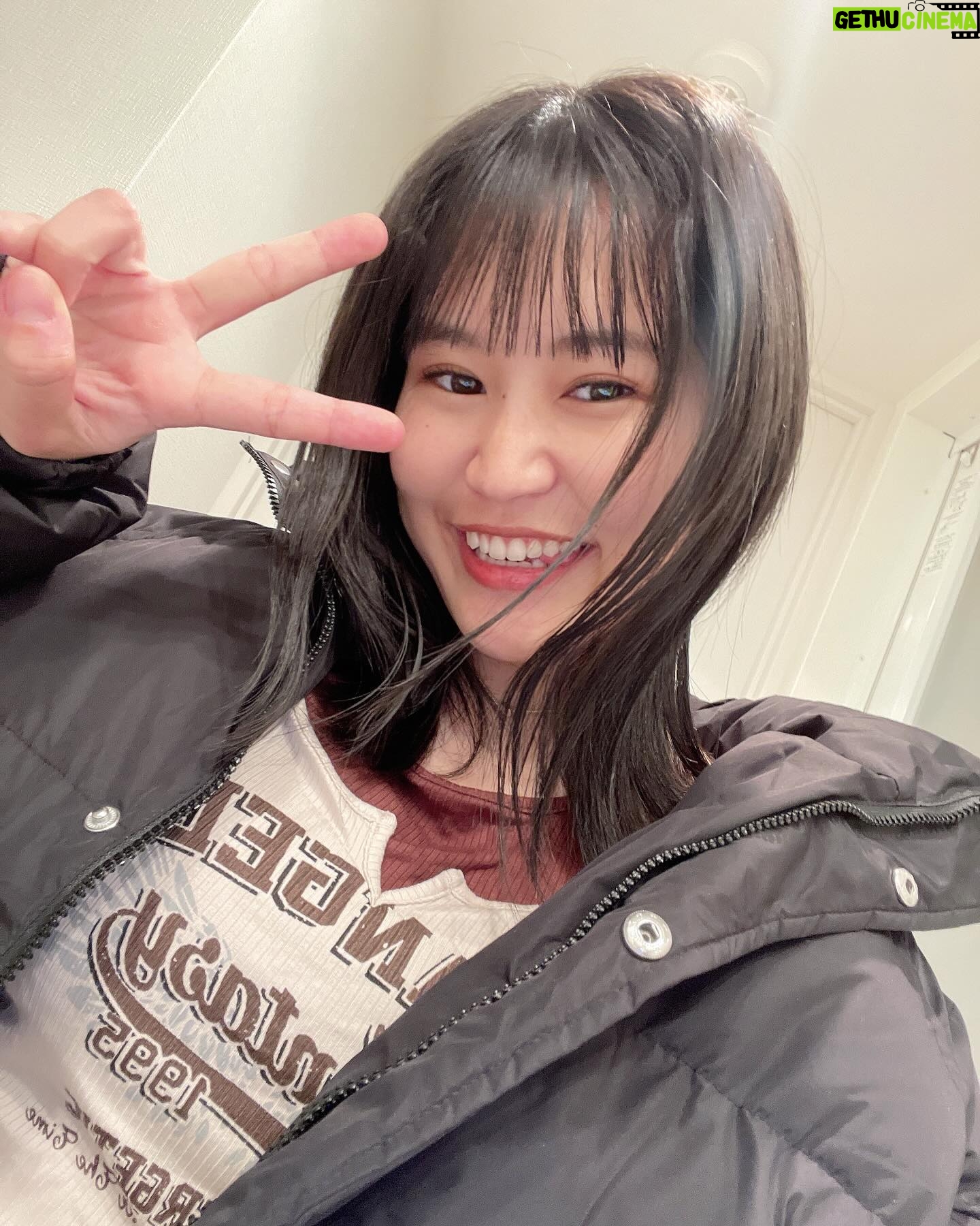 Reika Oozeki Instagram - . 寒くなってきたねええ❄️ 冬でもy2k風味でアゲてくっ 服はSHEINだよん💫 【1.2枚目】 帽子:13348852 トップス:12138513 バッグ:13141454 【3.4.5枚目】 Tシャツ:11447266 アウター:11323148 クーポンコード:BFJP136 「試すたび、好きが見つかる。 届くたび、好きが増えてく。 30万点以上の人気アイテムが限定値下げ🔥」 @shein_japan #SHEINblackfriday#SHEINGoodFinds #SHEINforAll#loveshein#ad #saveinstyle#PR