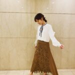 Reimi Tsutsumi Instagram - 🏃‍♀️ 本日15:30〜15:35放送の「ワタシ∞ウォーキング」と言う番組で、ウォーキングをしながら私のルーツとなった場所を紹介させて頂いています！ 先週から始まったこの番組、毎週ナレーションも担当させて頂いていますので、是非ご覧頂けると嬉しいです☺︎ 因みに久々にしっかり歩いたので、筋肉痛になりました。日頃の運動不足を反省です…。 . . #写真はKinKi Kidsのブンブブーンで着用させて頂いた衣装です👗 #美術を扱う回だったので #美術館をイメージして選んでみました🎨笑